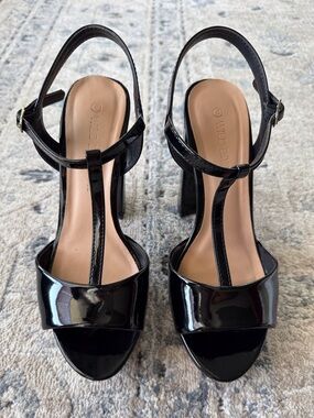 Wild Diva Black T-Strap Block High Heels size 8